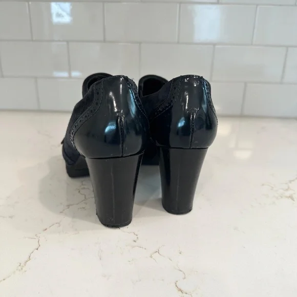 Women's pump 3" heel navy loafer. Patent leather and suede with tassel. - Picture 2 of 6